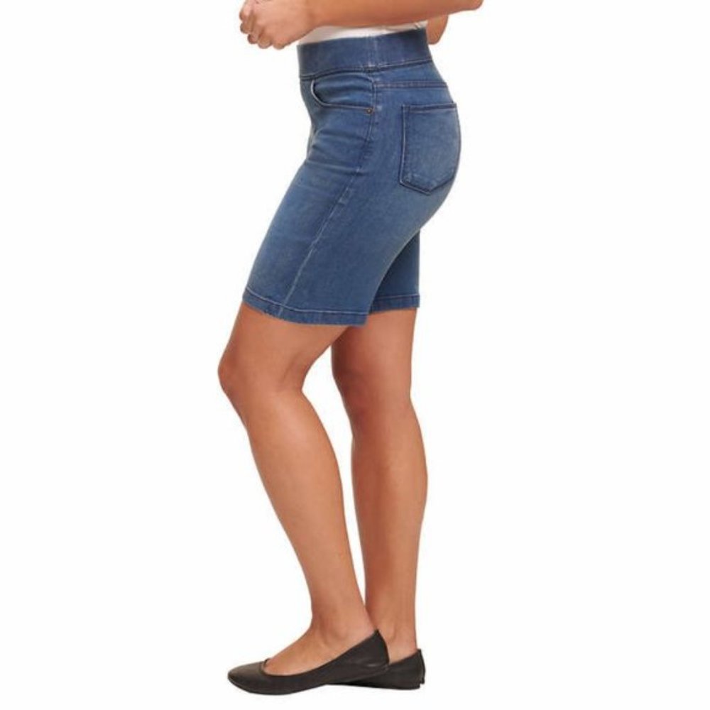 NWT DKNY Jeans Ladies' Pull On Bermuda Short - Picture 2 of 3